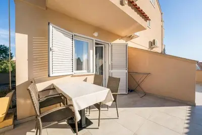 Image de Appartement d'une chambre avec une piscine Novalja, Pag (A-211-f)