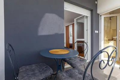 Image de Garçonnière avec la terrasse Omis (As-2745-b)