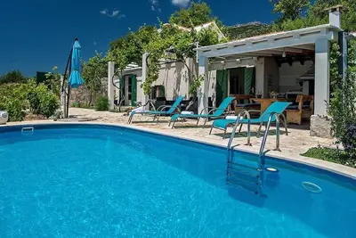 Image de Maison pour la famille avec la piscine Bol, Brac (K-12228)
