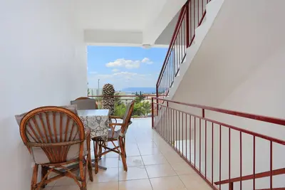 Image de Garçonnière avec la terrasse et la vue sur le mer Tucepi, Makarska (As-2676-b)