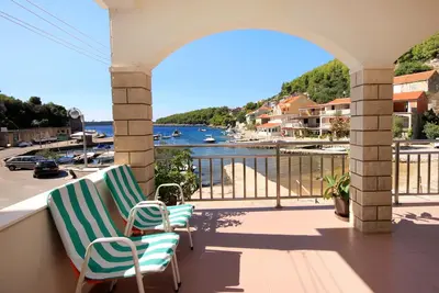 Image de Appartement de trois chambres avec la terrasse et la vue sur le mer Grscica, Korcula (A-129-a)
