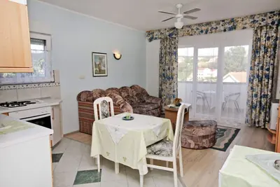 Image de Appartement d'une chambre avec la terrasse et la vue sur le mer Supetarska Draga - Donja, Rab (A-2022-b)
