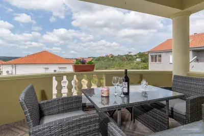 Image de Appartement de trois chambres avec la terrasse et la vue sur le mer Posedarje, Novigrad (A-6190-a)