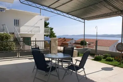 Image de Appartement de deux chambres avec la terrasse et la vue sur le mer Stanici, Omis (A-2763-a)