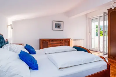 Image de Appartement de deux chambres avec la terrasse et la vue sur le mer Banjol, Rab (A-5022-d)