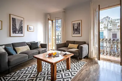 Central 2 bedroom up to 4 people