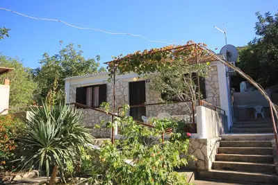 Maison de vacances près de la mer Baie Rogacic, Vis (K-8889)