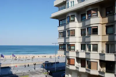 Image de 001 / Playa Gros, vue sur la plage de la Zurriola