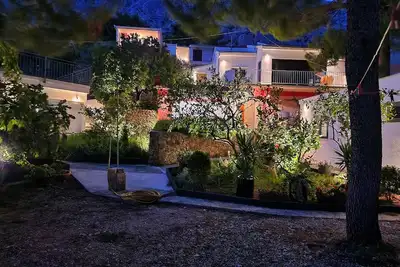 Image de Appartement de deux chambres avec le balcon et la vue sur le mer Mimice, Omis (A-2972-c)
