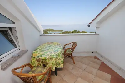 Image de Appartement d'une chambre avec la terrasse et la vue sur le mer Njivice, Krk (A-5458-b)