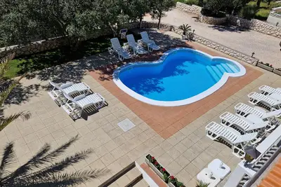 Image de Appartement d'une chambre avec la terrasse et la vue sur le mer Barbat, Rab (A-4951-f)