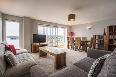 Image de 6 Astor House - premier appartement avec vue imprenable sur la mer sud sans interruption avec balcon tw