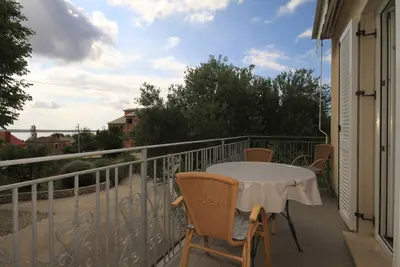 Appartement d'une chambre avec le balcon et la vue sur le mer Nerezine, Losinj (A-2518-a)