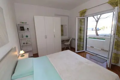 Image de Appartement d'une chambre avec le balcon et la vue sur le mer Pag (A-13060-a)