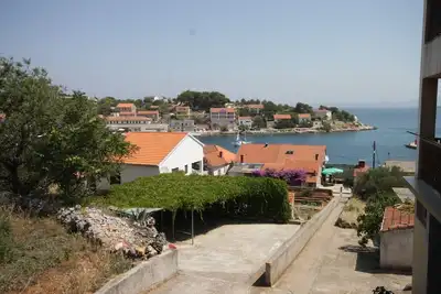 Image de Appartement d'une chambre avec la terrasse et la vue sur le mer Sali, Dugi otok (A-454-d)