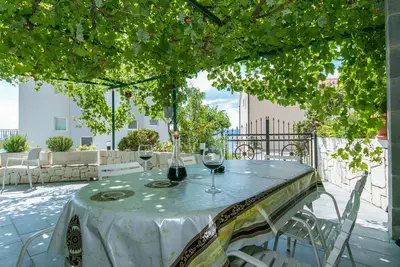 Image de Garçonnière avec la terrasse et la vue sur le mer Brela, Makarska (As-6907-c)