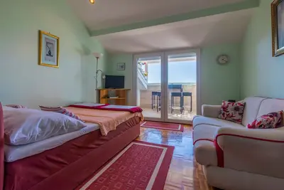 Garçonnière avec la terrasse et la vue sur le mer Selce, Crikvenica (As-4802-a)