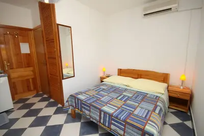 Garçonnière avec la terrasse Sucuraj, Hvar (As-6852-d)
