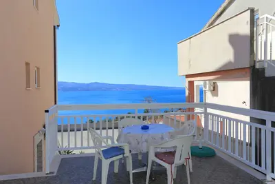 Image de Appartement d'une chambre avec la terrasse et la vue sur le mer Stanici, Omis (A-2818-b)