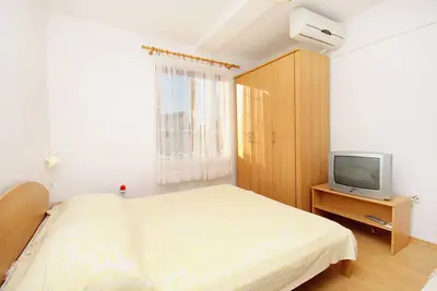 Image de Appartement d'une chambre prés de la plage Vinisce, Trogir (A-5982-b)