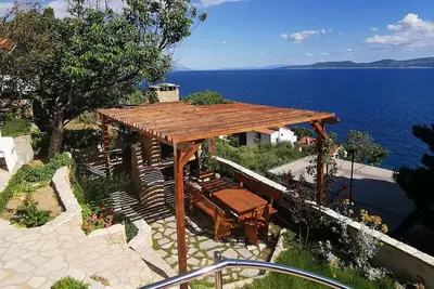 Image de Appartement de deux chambres avec la terrasse et la vue sur le mer Mimice, Omis (A-14230-b)