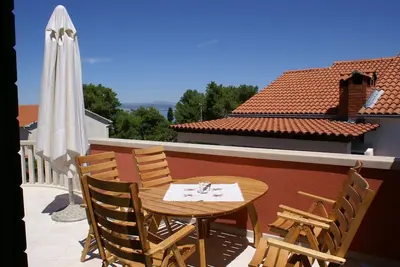Image de Appartement de trois chambres avec la terrasse et la vue sur le mer Supetar, Brac (A-4274-b)