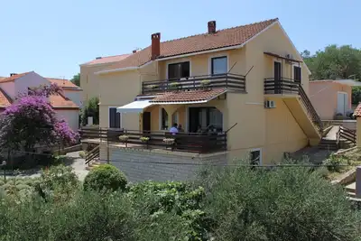 Image de Appartement de deux chambres avec le balcon et la vue sur le mer Sali, Dugi otok (A-872-a)