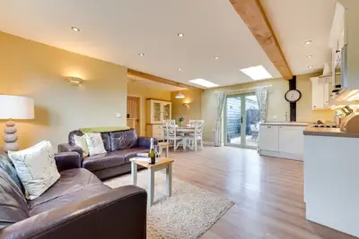 Image de Cedar Lodge - Deux Chambres Maison, Couchages 4