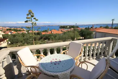 Image de Garçonnière avec la terrasse et la vue sur le mer Preko, Ugljan (As-8224-b)