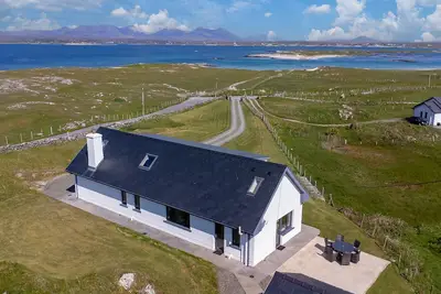 Image de Beach House, Mannin Connemara