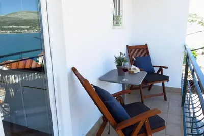Image de Appartement de deux chambres avec le balcon et la vue sur le mer Mastrinka, Ciovo (A-2049-d)