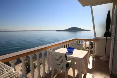 Image de Appartement d'une chambre prés de la plage Preko, Ugljan (A-8384-b)