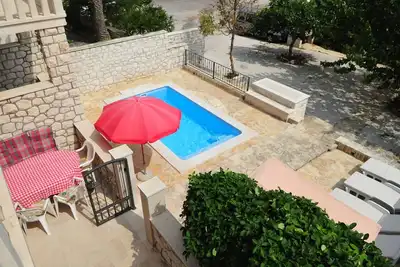 Image de Appartement de trois chambres avec la terrasse et la vue sur le mer Supetar, Brac (A-11360-a)