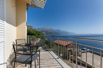 Image de Appartement d'une chambre avec le balcon et la vue sur le mer Marusici, Omis (A-1131-b)