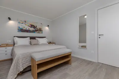 Image de Appartement de deux chambres avec la terrasse et la vue sur le mer Mimice, Omis (A-2754-a)