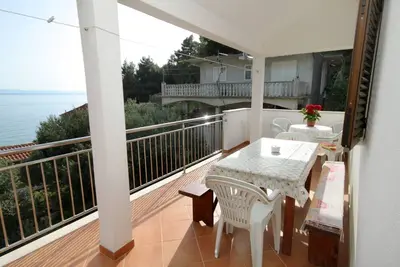 Image de Appartement de trois chambres avec la terrasse et la vue sur le mer Baie Skozanje, Hvar (A-4024-b)