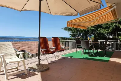 Appartement d'une chambre avec la terrasse et la vue sur le mer Dramalj, Crikvenica (A-2397-c)