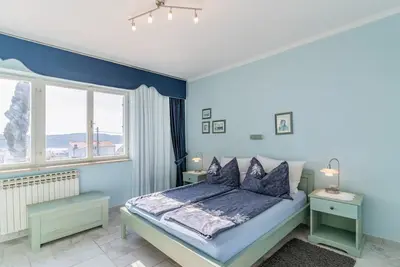 Image de Appartement d'une chambre avec la terrasse et la vue sur le mer Barbat, Rab (A-3203-c)