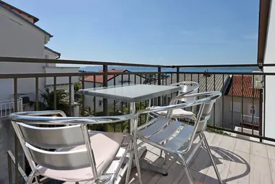 Appartement d'une chambre avec le balcon et la vue sur le mer Selce, Crikvenica (A-2362-a)