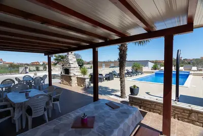 Image de Appartement de deux chambres avec la terrasse Valbandon, Fazana (A-2201-d)