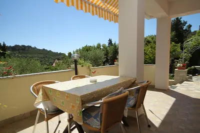 Image de Appartement de deux chambres avec la terrasse et la vue sur le mer Mali Losinj, Losinj (A-7879-d)