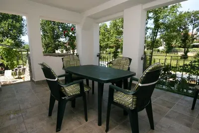 Image de Appartement de deux chambres avec la terrasse Pinezici, Krk (A-5464-b)