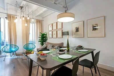 Cozy apartment in downtown Barcelona
