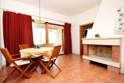 Image de Appartement de deux chambres avec la terrasse et la vue sur le mer Ivan Dolac, Hvar (A-592-d)
