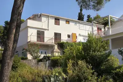 Image de Garçonnière avec le balcon et la vue sur le mer Sutivan, Brac (As-5629-a)