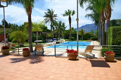 Image de Wonderful Villa Palme, with swimming pool, garden, free Wi-Fi, for 14 people