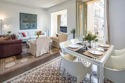 Beautiful balconies and 3 bedrooms in Eixample