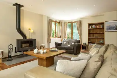 Image de Chalet moderne situé au centre, niché dans un parc privé au centre de Chamonix