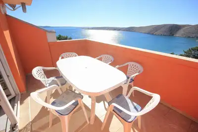Image de Appartement de trois chambres avec la terrasse et la vue sur le mer Vlasici, Pag (A-9324-c)