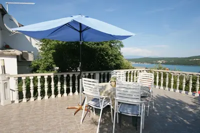 Image de Appartement d'une chambre avec la terrasse et la vue sur le mer Cizici, Krk (A-5469-a)